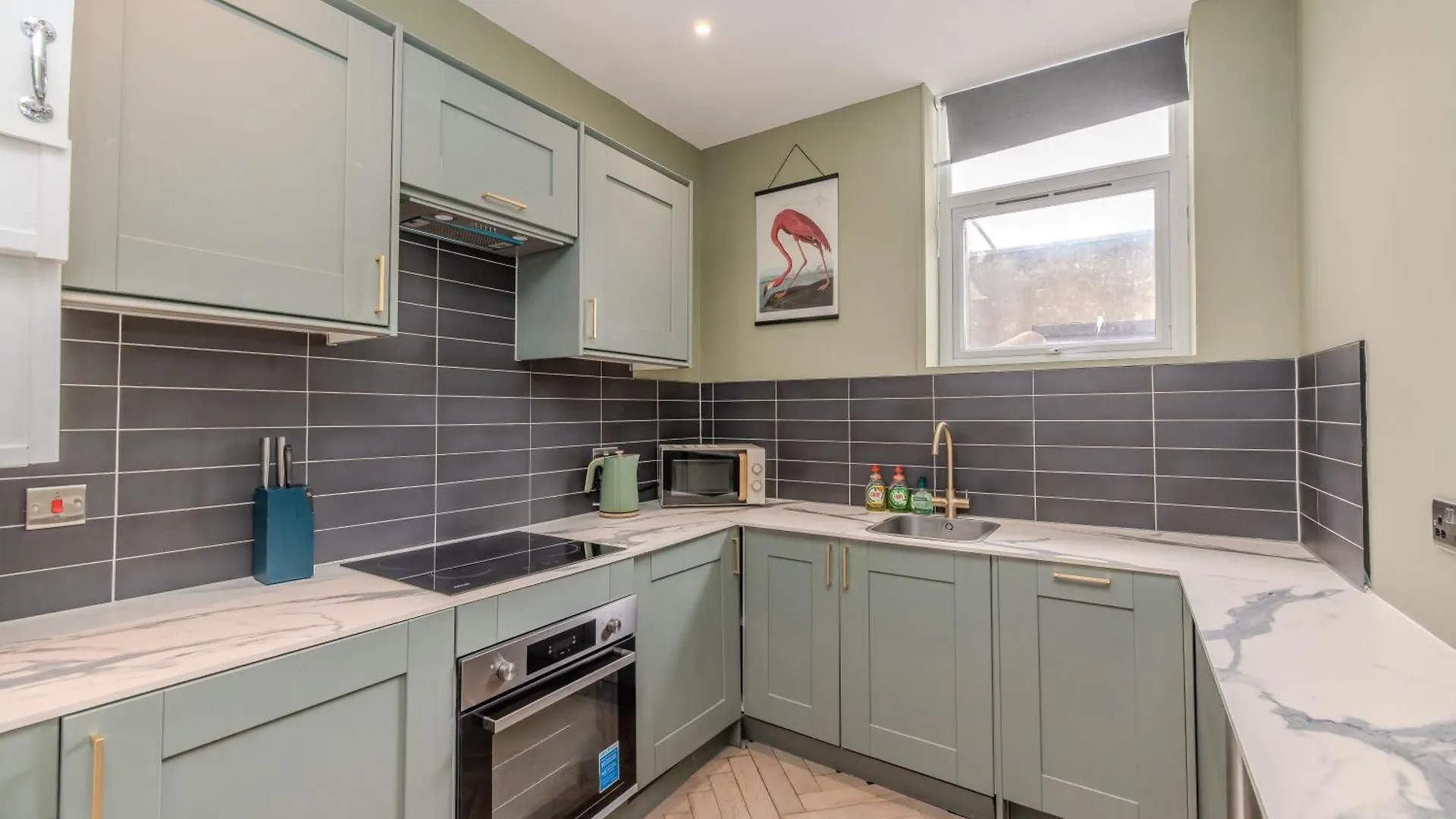 Modern 2 Bed Flat In Vibrant Kemptown Brighton